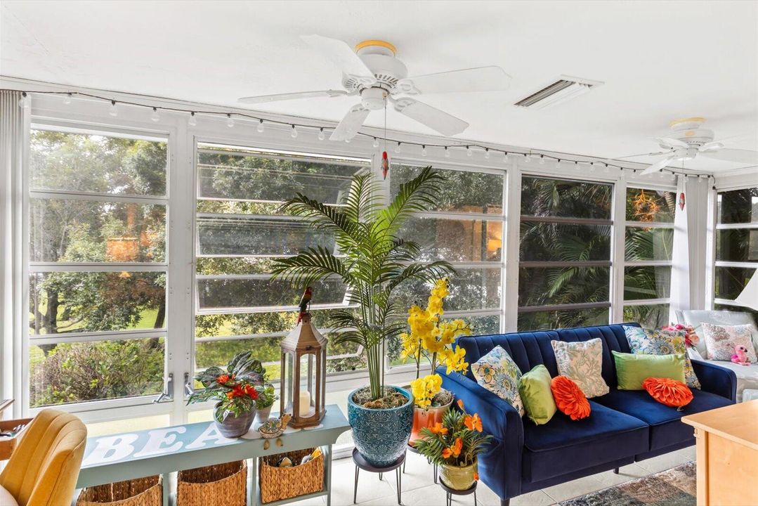 For Sale: $172,000 (2 beds, 2 baths, 1005 Square Feet)