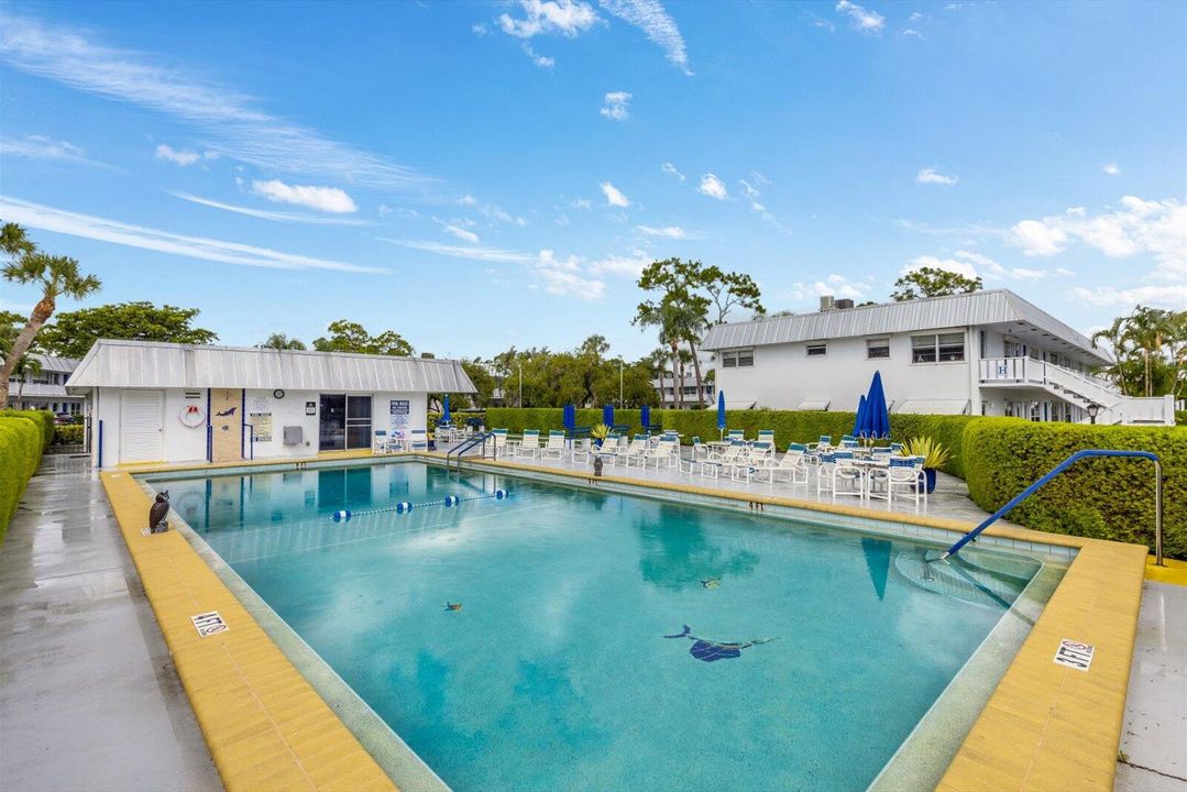 For Sale: $172,000 (2 beds, 2 baths, 1005 Square Feet)