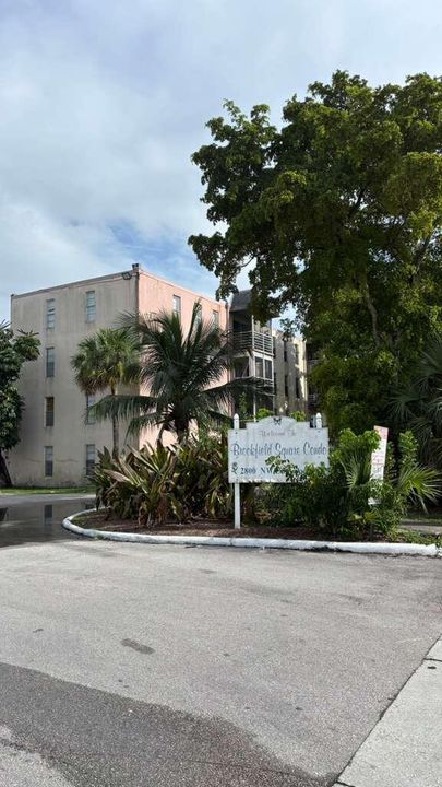 For Sale: $110,000 (2 beds, 2 baths, 959 Square Feet)