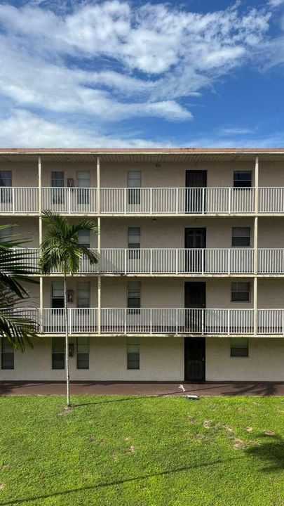 For Sale: $110,000 (2 beds, 2 baths, 959 Square Feet)