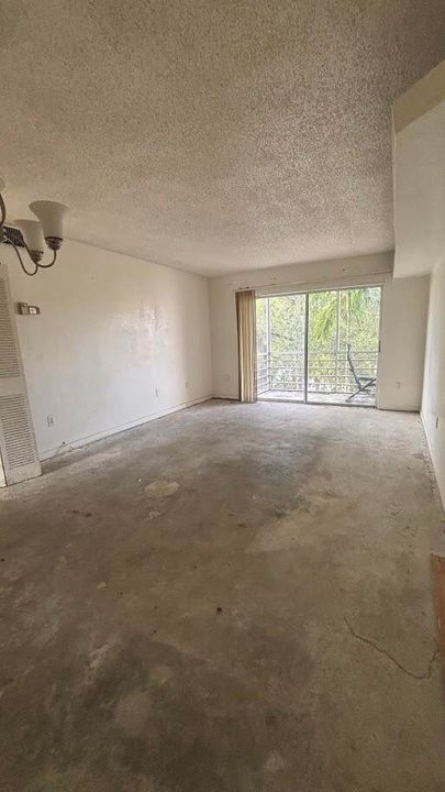 For Sale: $110,000 (2 beds, 2 baths, 959 Square Feet)