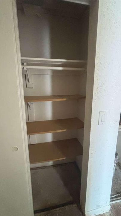 For Sale: $110,000 (2 beds, 2 baths, 959 Square Feet)