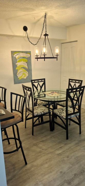 For Rent: $2,275 (2 beds, 2 baths, 1000 Square Feet)