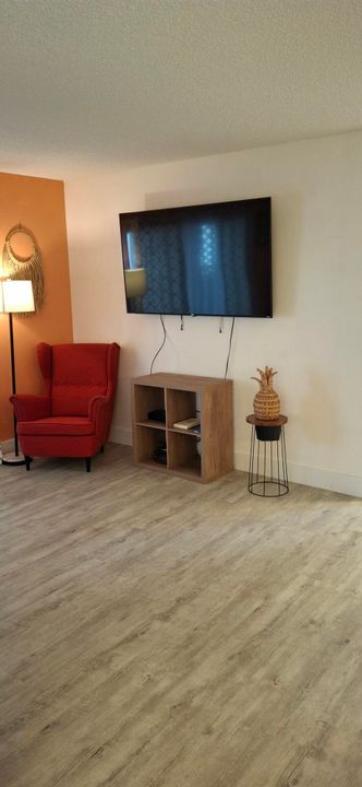 For Rent: $2,275 (2 beds, 2 baths, 1000 Square Feet)