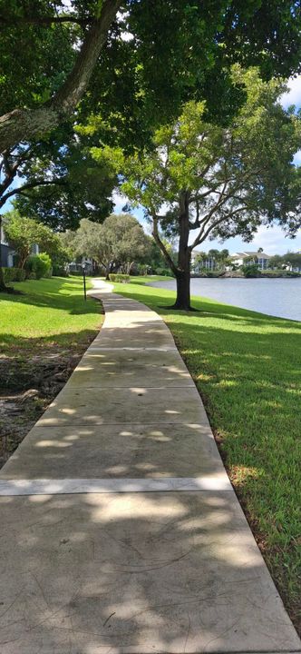 For Rent: $2,275 (2 beds, 2 baths, 1000 Square Feet)