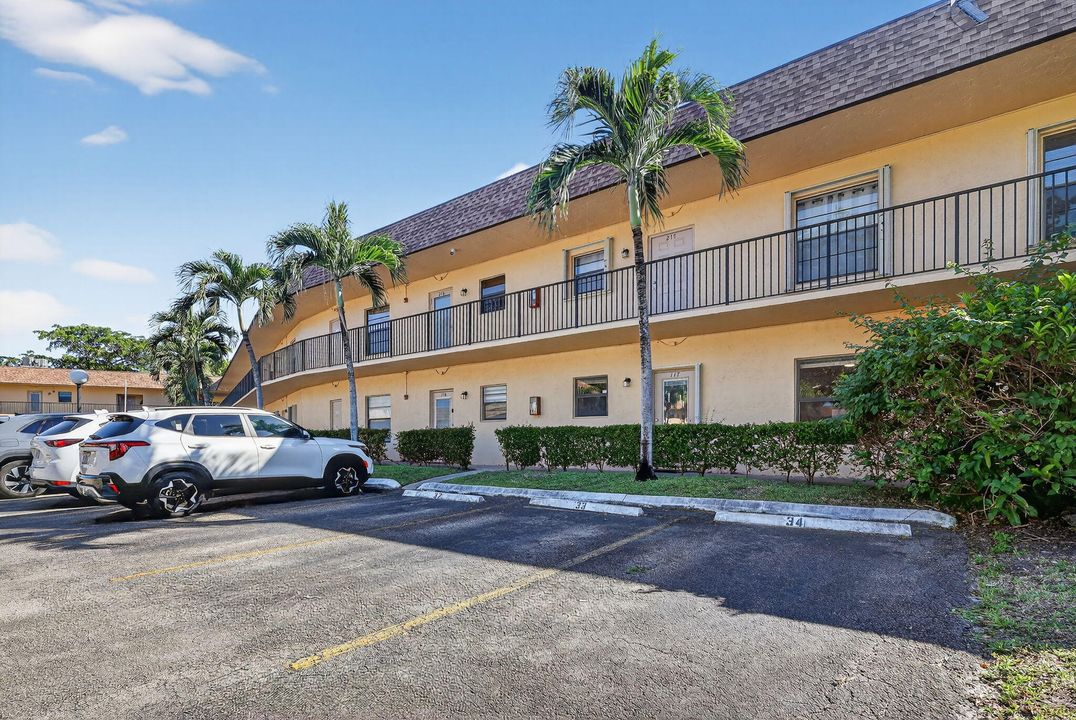 Под контрактом: $240,000 (2 спален, 2 ванн, 1015 Квадратных фут)