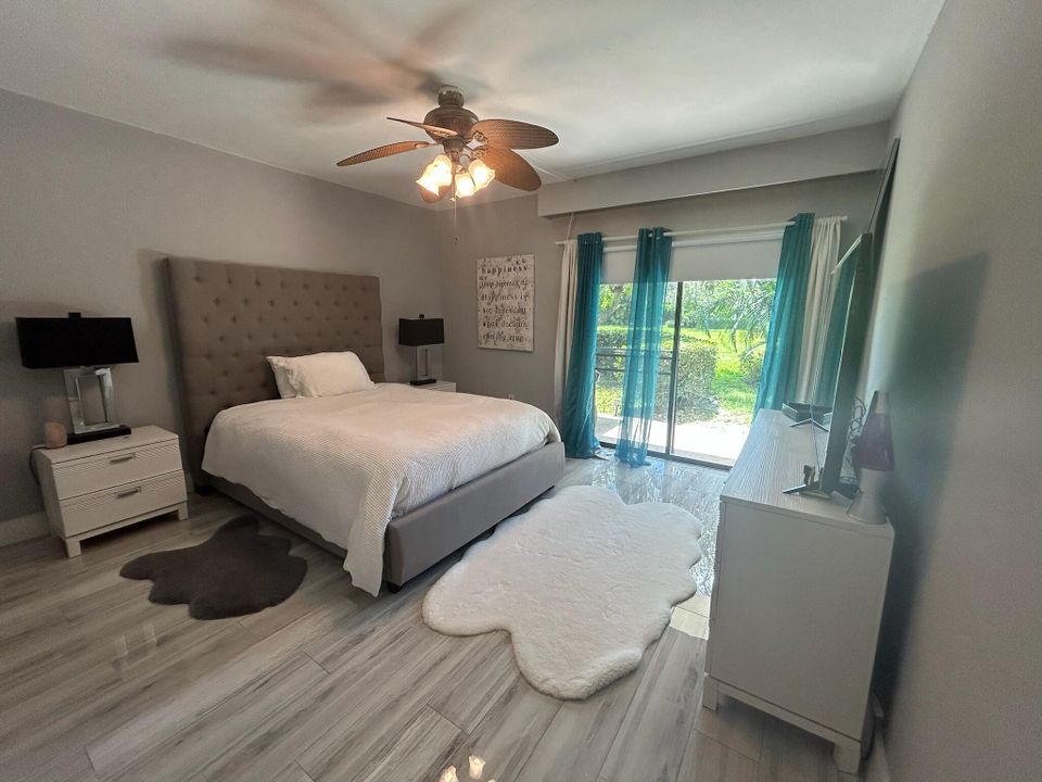 Под контрактом: $5,499 (1 спален, 1 ванн, 900 Квадратных фут)