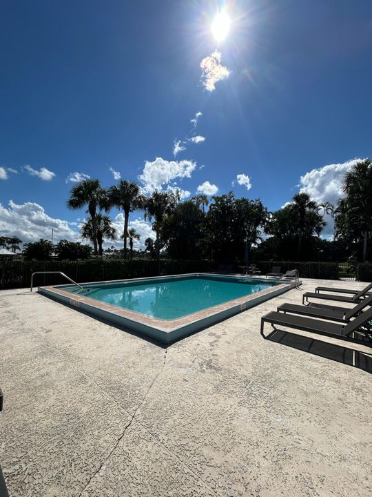 Под контрактом: $5,499 (1 спален, 1 ванн, 900 Квадратных фут)