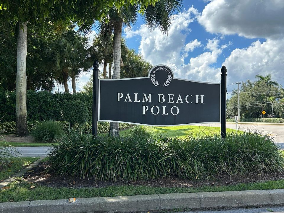 Под контрактом: $5,499 (1 спален, 1 ванн, 900 Квадратных фут)