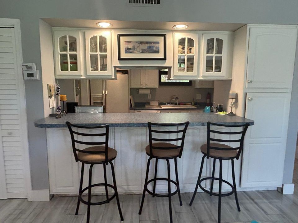 Под контрактом: $5,499 (1 спален, 1 ванн, 900 Квадратных фут)