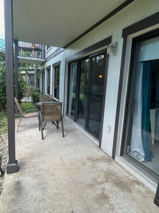 Под контрактом: $5,499 (1 спален, 1 ванн, 900 Квадратных фут)