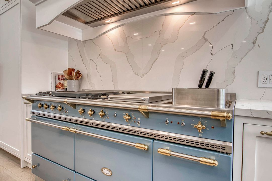 For Sale: $3,994,980 (6 beds, 6 baths, 5560 Square Feet)