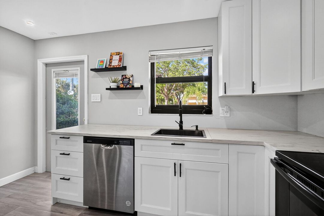 Под контрактом: $240,000 (2 спален, 2 ванн, 1015 Квадратных фут)