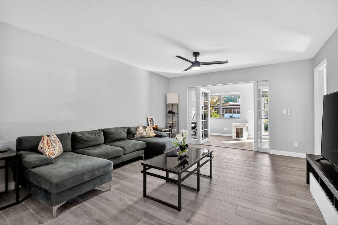 Под контрактом: $240,000 (2 спален, 2 ванн, 1015 Квадратных фут)