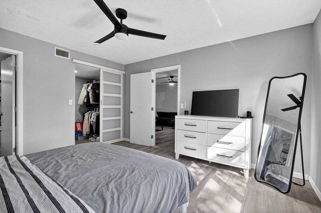 Под контрактом: $240,000 (2 спален, 2 ванн, 1015 Квадратных фут)