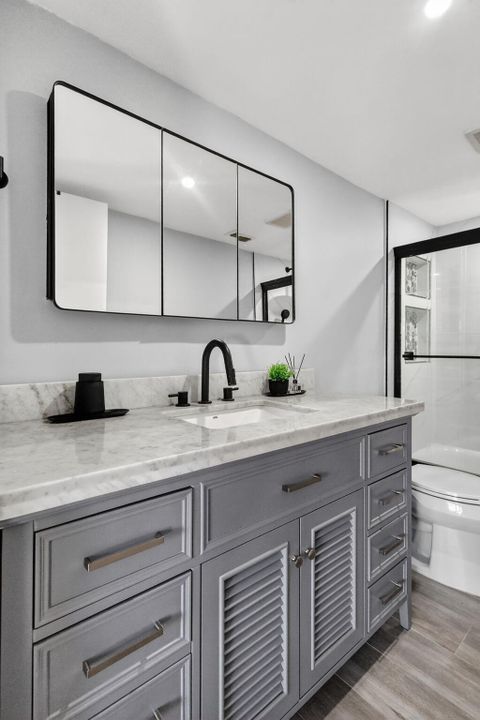 Под контрактом: $240,000 (2 спален, 2 ванн, 1015 Квадратных фут)