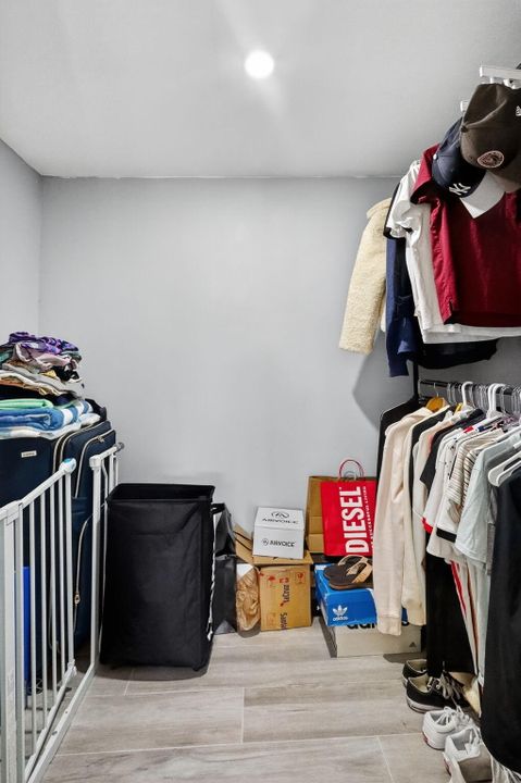 Под контрактом: $240,000 (2 спален, 2 ванн, 1015 Квадратных фут)