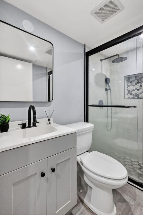 Под контрактом: $240,000 (2 спален, 2 ванн, 1015 Квадратных фут)