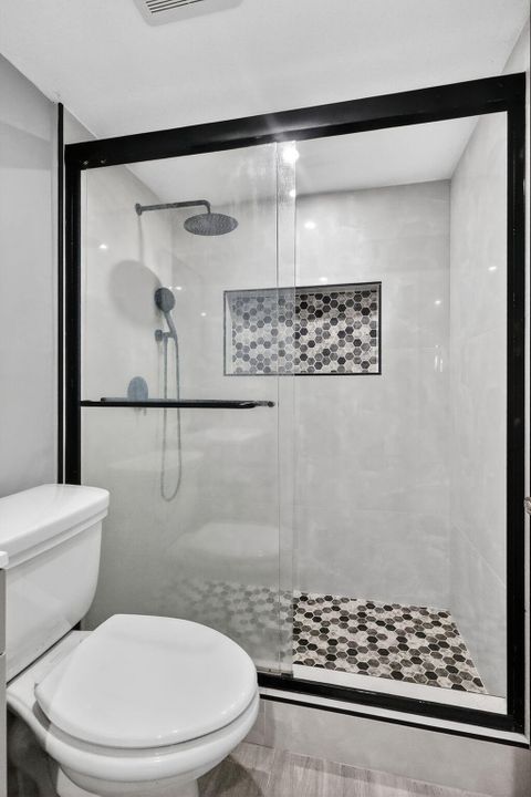 Под контрактом: $240,000 (2 спален, 2 ванн, 1015 Квадратных фут)