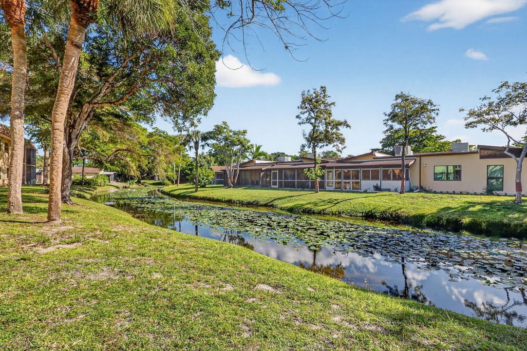 Под контрактом: $240,000 (2 спален, 2 ванн, 1015 Квадратных фут)