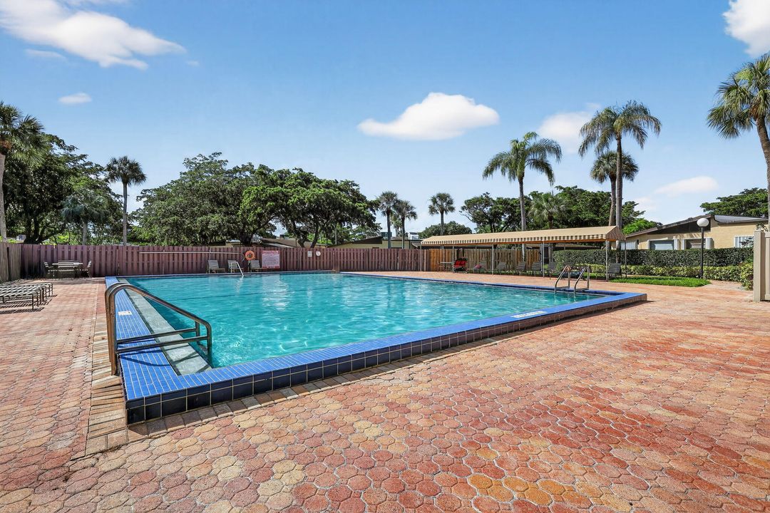 Под контрактом: $240,000 (2 спален, 2 ванн, 1015 Квадратных фут)