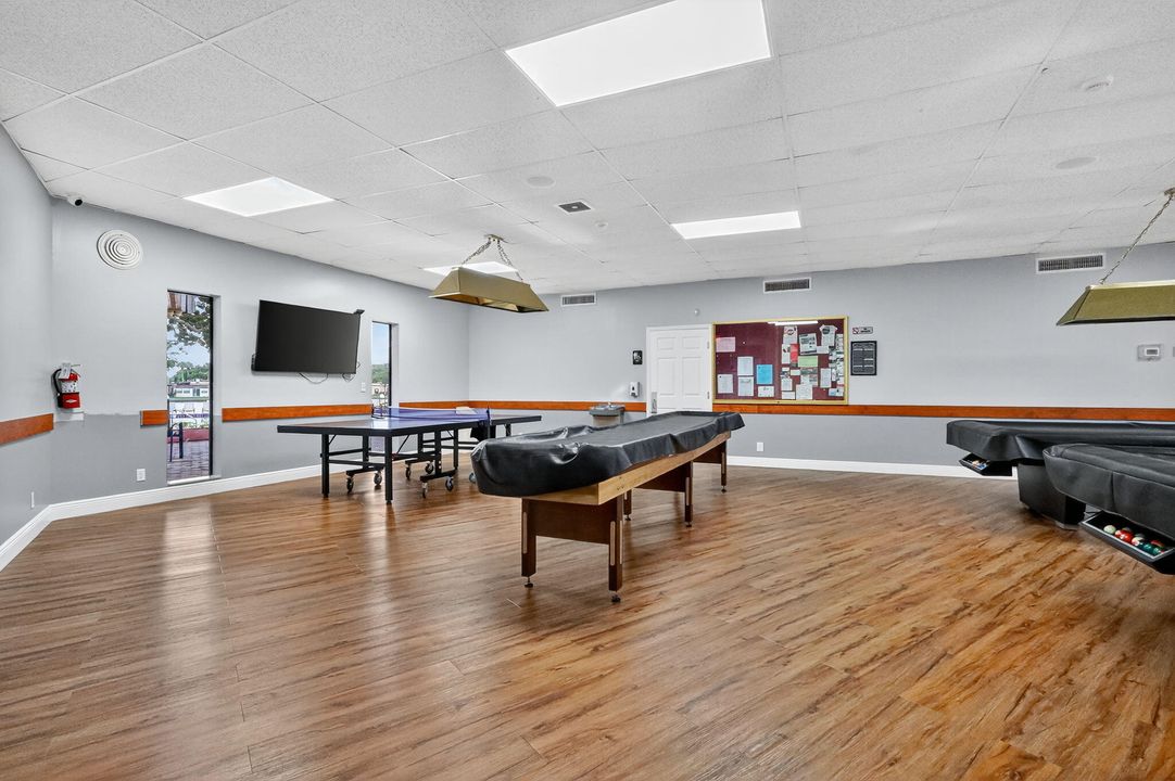 Под контрактом: $240,000 (2 спален, 2 ванн, 1015 Квадратных фут)