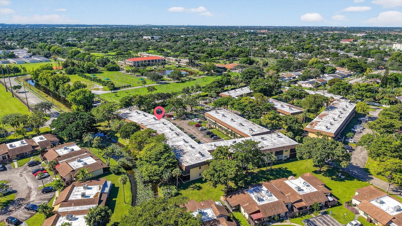 Под контрактом: $240,000 (2 спален, 2 ванн, 1015 Квадратных фут)