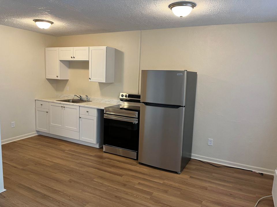 待售: $405,000 (0 贝兹, 0 浴室, 1040 平方英尺)