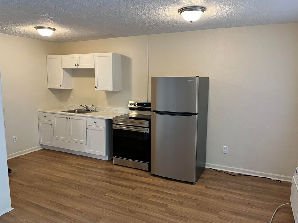 待售: $405,000 (0 贝兹, 0 浴室, 1040 平方英尺)