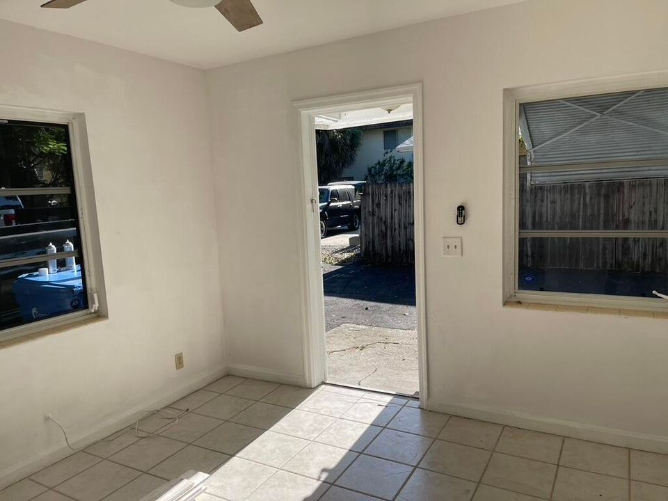 For Rent: $1,700 (1 beds, 1 baths, 650 Square Feet)