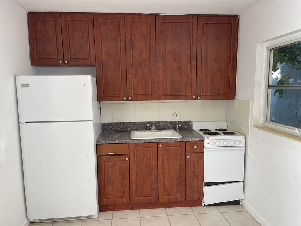 For Rent: $1,700 (1 beds, 1 baths, 650 Square Feet)
