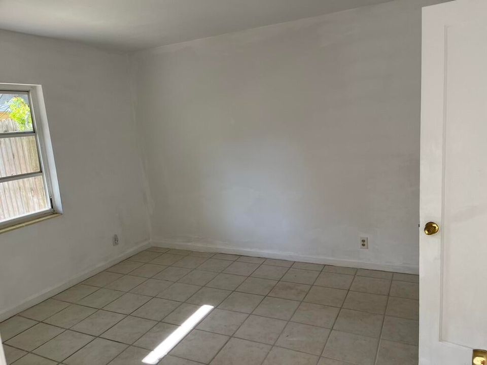 For Rent: $1,700 (1 beds, 1 baths, 650 Square Feet)