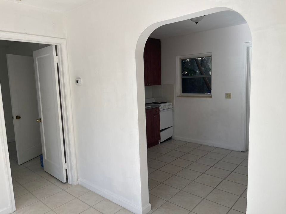 For Rent: $1,700 (1 beds, 1 baths, 650 Square Feet)