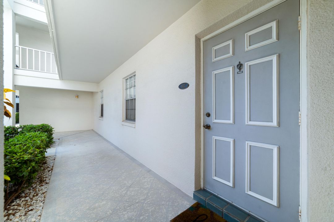For Sale: $325,000 (2 beds, 2 baths, 1196 Square Feet)
