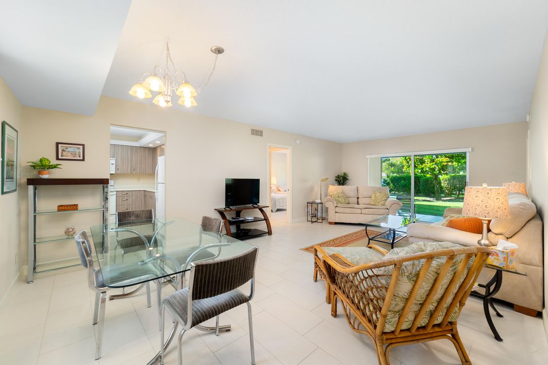 For Sale: $325,000 (2 beds, 2 baths, 1196 Square Feet)