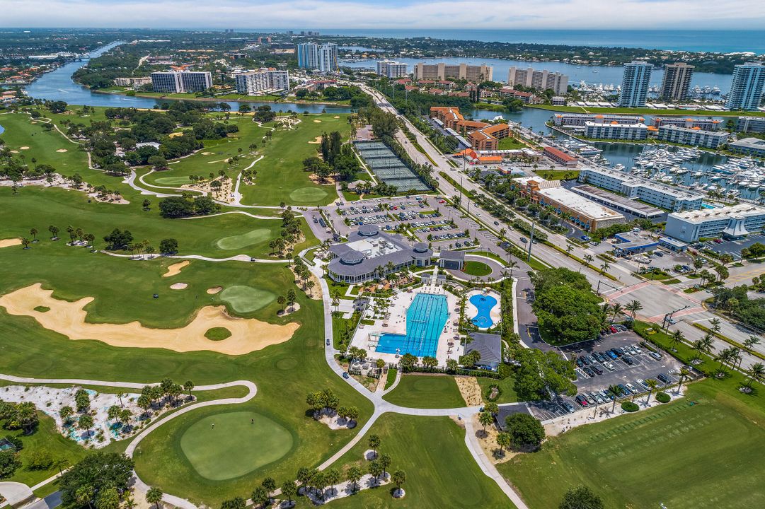 For Sale: $4,100,000 (3 beds, 4 baths, 3400 Square Feet)