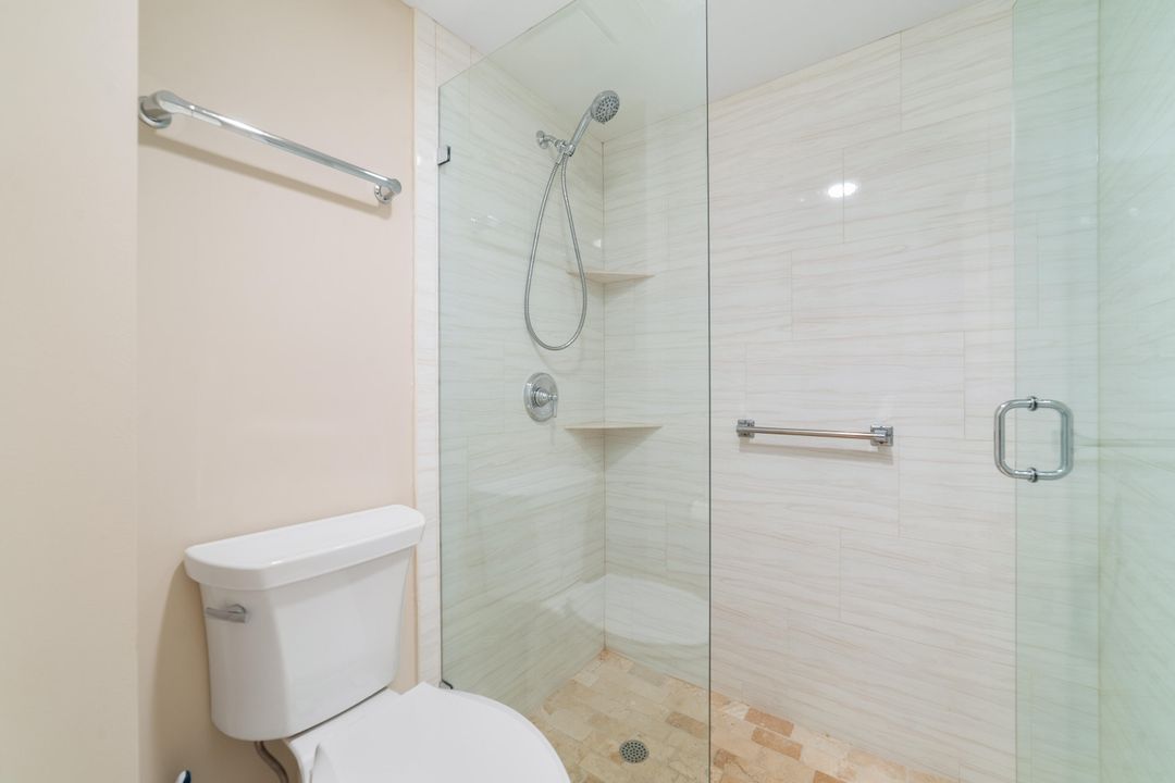 For Sale: $325,000 (2 beds, 2 baths, 1196 Square Feet)