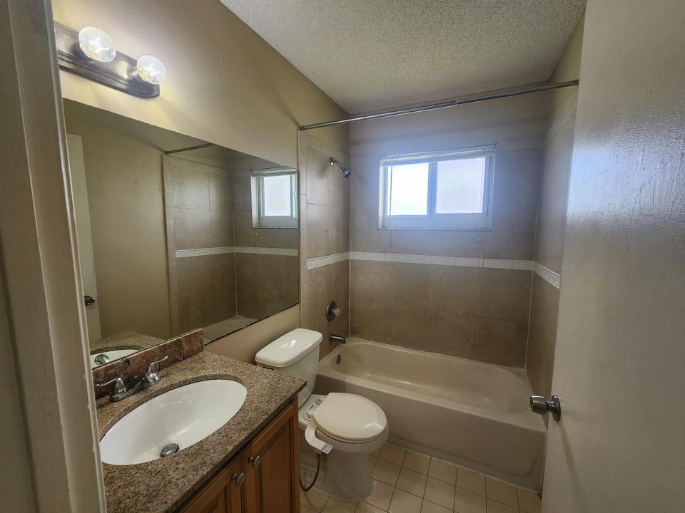 For Rent: $3,100 (4 beds, 2 baths, 1638 Square Feet)