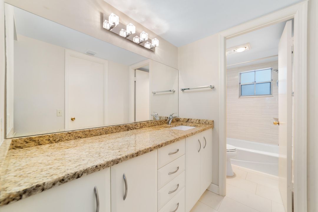 For Sale: $325,000 (2 beds, 2 baths, 1196 Square Feet)