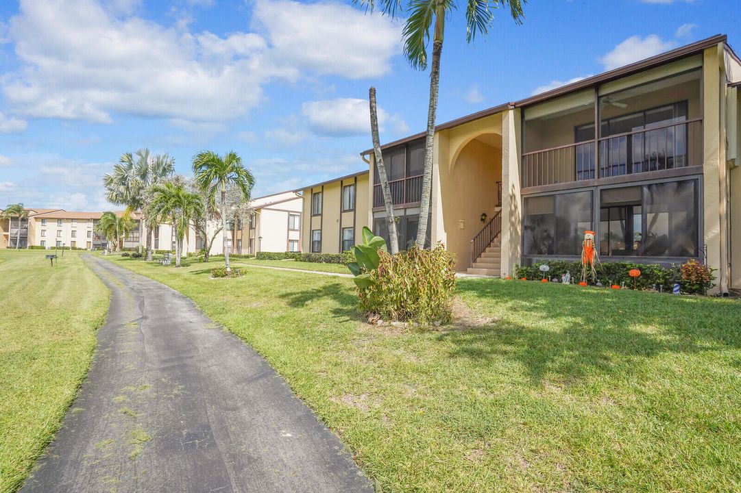 Recently Rented: $1,800 (2 beds, 2 baths, 1111 Square Feet)