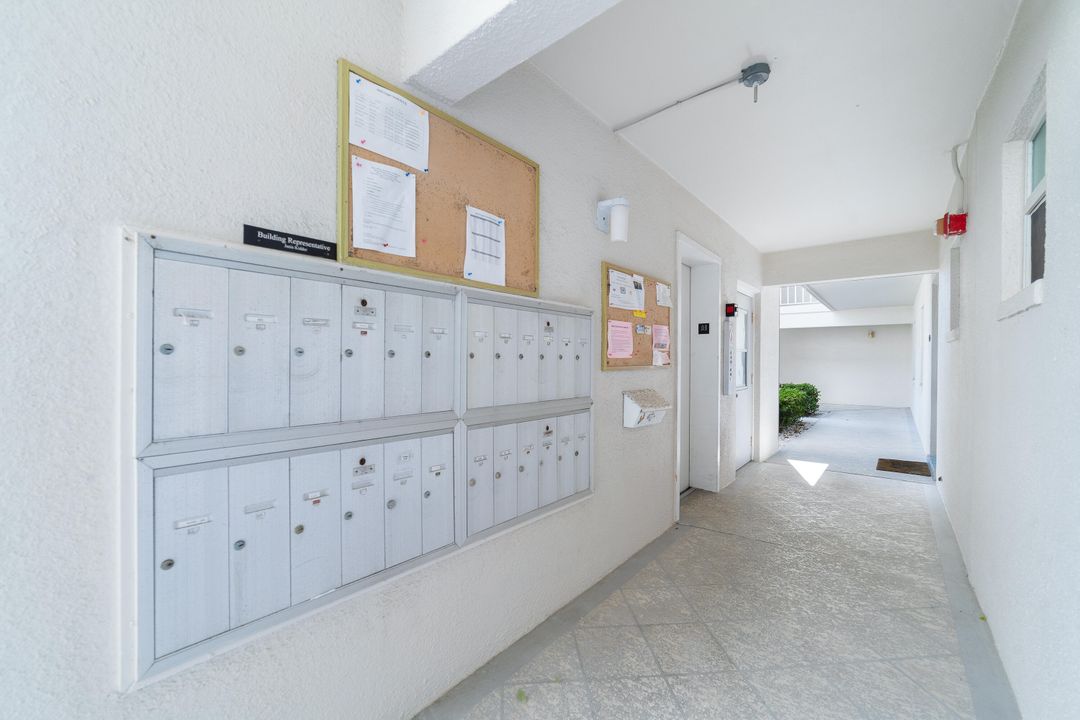 For Sale: $325,000 (2 beds, 2 baths, 1196 Square Feet)