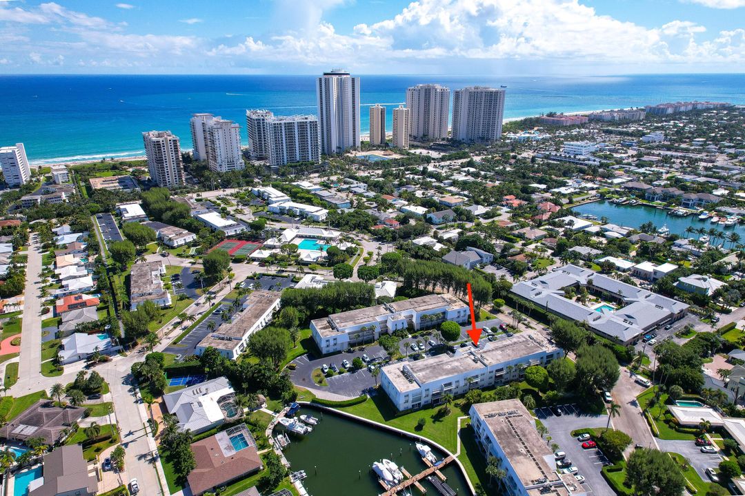 For Sale: $325,000 (2 beds, 2 baths, 1196 Square Feet)