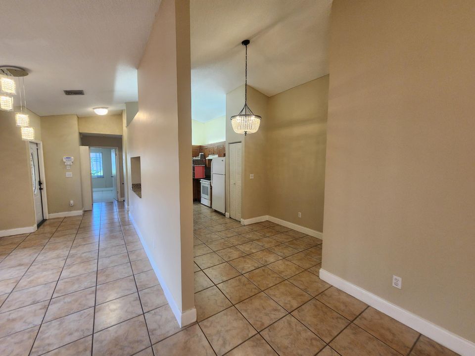 For Rent: $3,100 (4 beds, 2 baths, 1638 Square Feet)