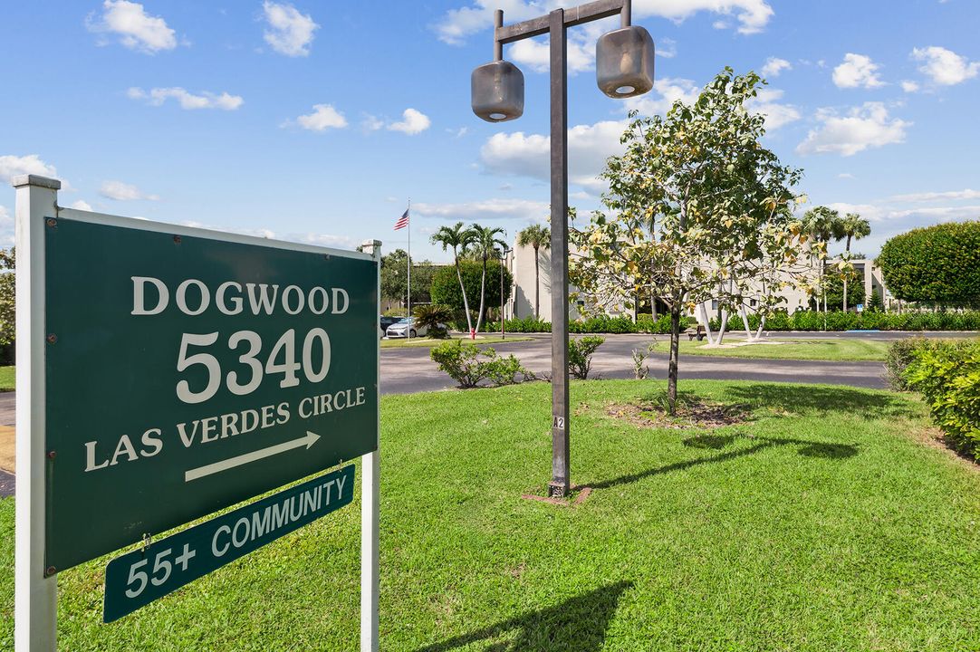 For Sale: $250,000 (2 beds, 2 baths, 930 Square Feet)