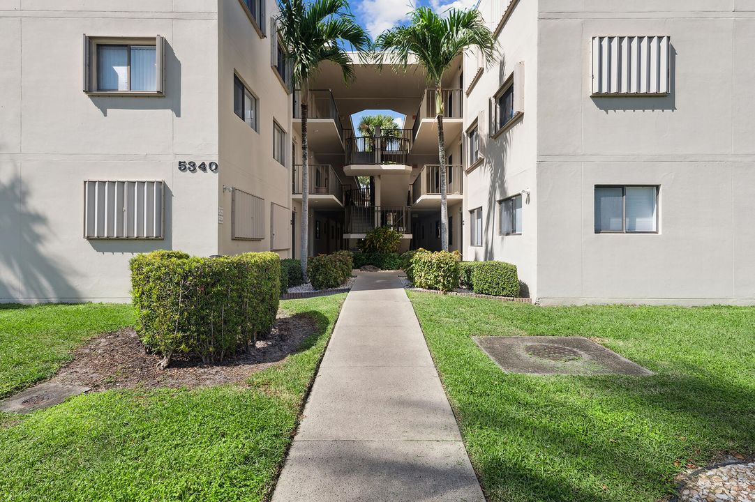 For Sale: $250,000 (2 beds, 2 baths, 930 Square Feet)