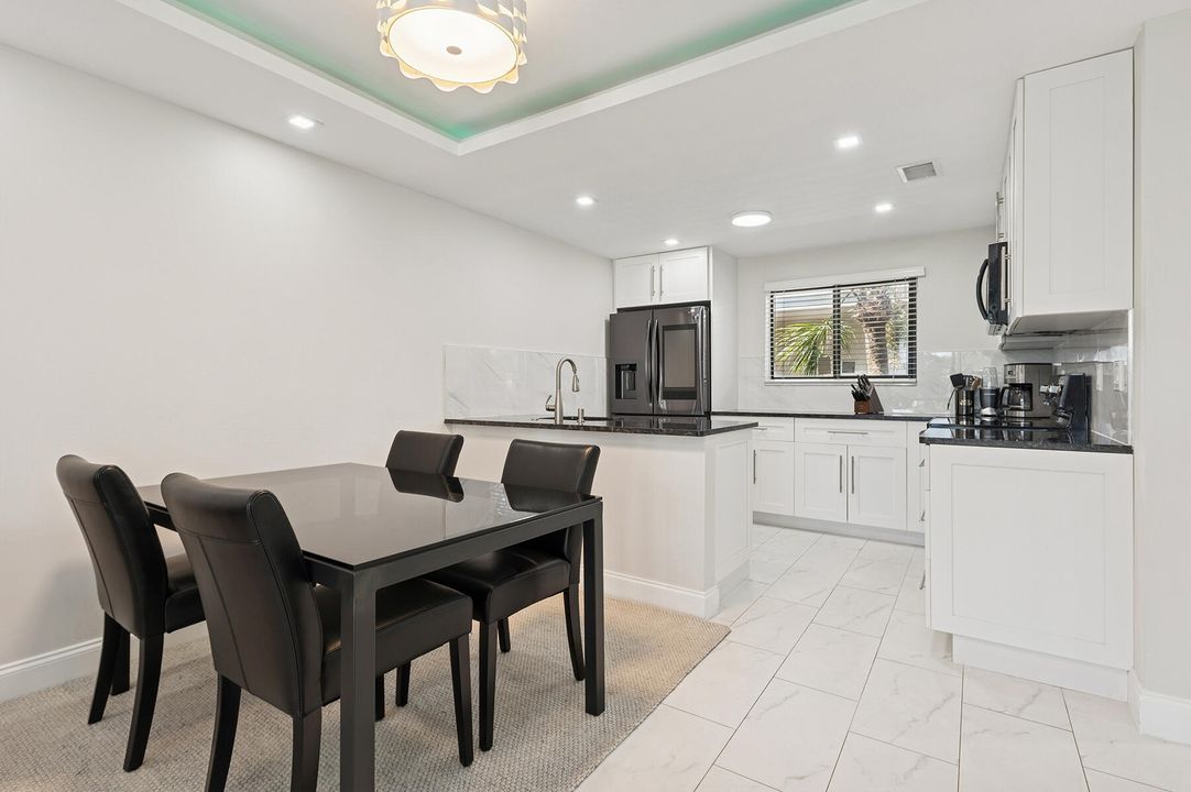 For Sale: $250,000 (2 beds, 2 baths, 930 Square Feet)