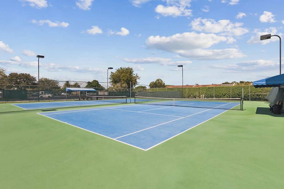 For Sale: $250,000 (2 beds, 2 baths, 930 Square Feet)