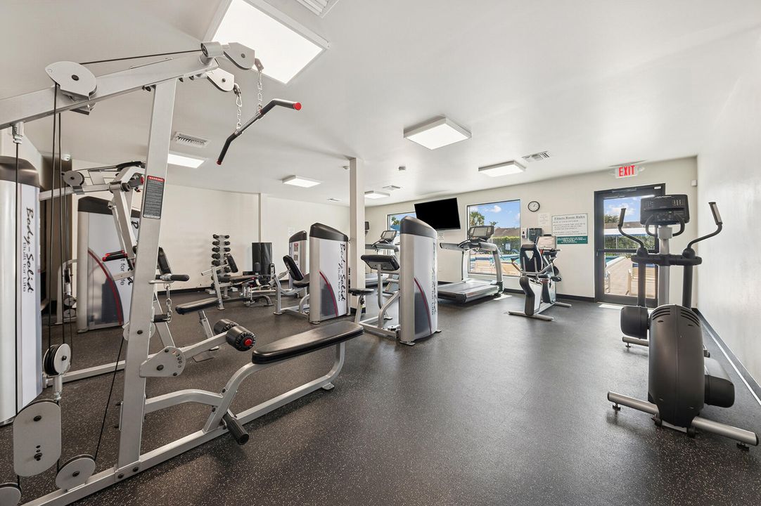 For Sale: $250,000 (2 beds, 2 baths, 930 Square Feet)