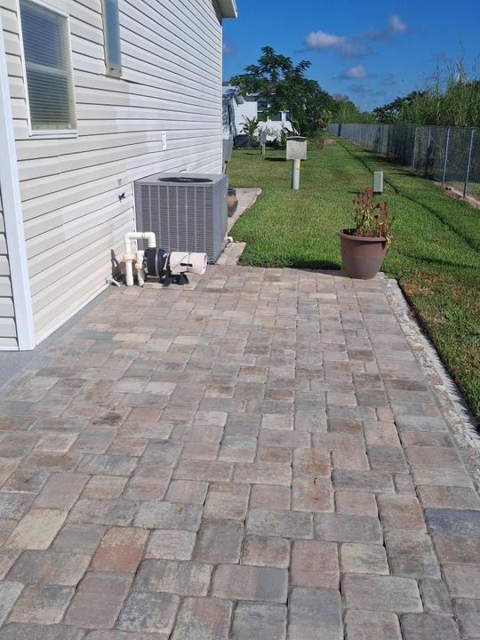 Active With Contract: $199,000 (3 beds, 2 baths, 1512 Square Feet)