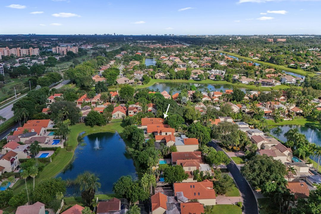 Active With Contract: $799,995 (2 beds, 2 baths, 1936 Square Feet)